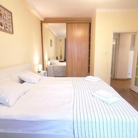 Happy Life - Apartment Next To Metro Station Варшава Екстериор снимка