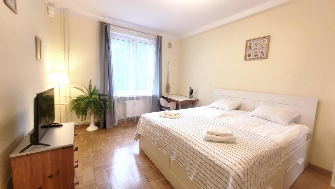 Happy Life - Apartment Next To Metro Station Варшава Екстериор снимка