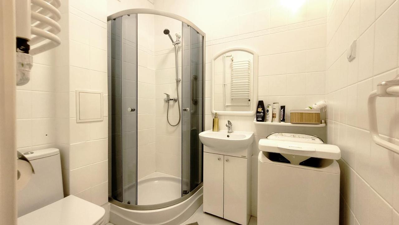 Happy Life - Apartment Next To Metro Station Варшава Екстериор снимка